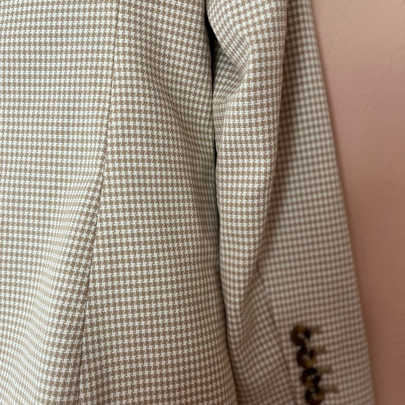 Ann Taylor beautiful Petite Blazer for Women. - Picture 10 of 16